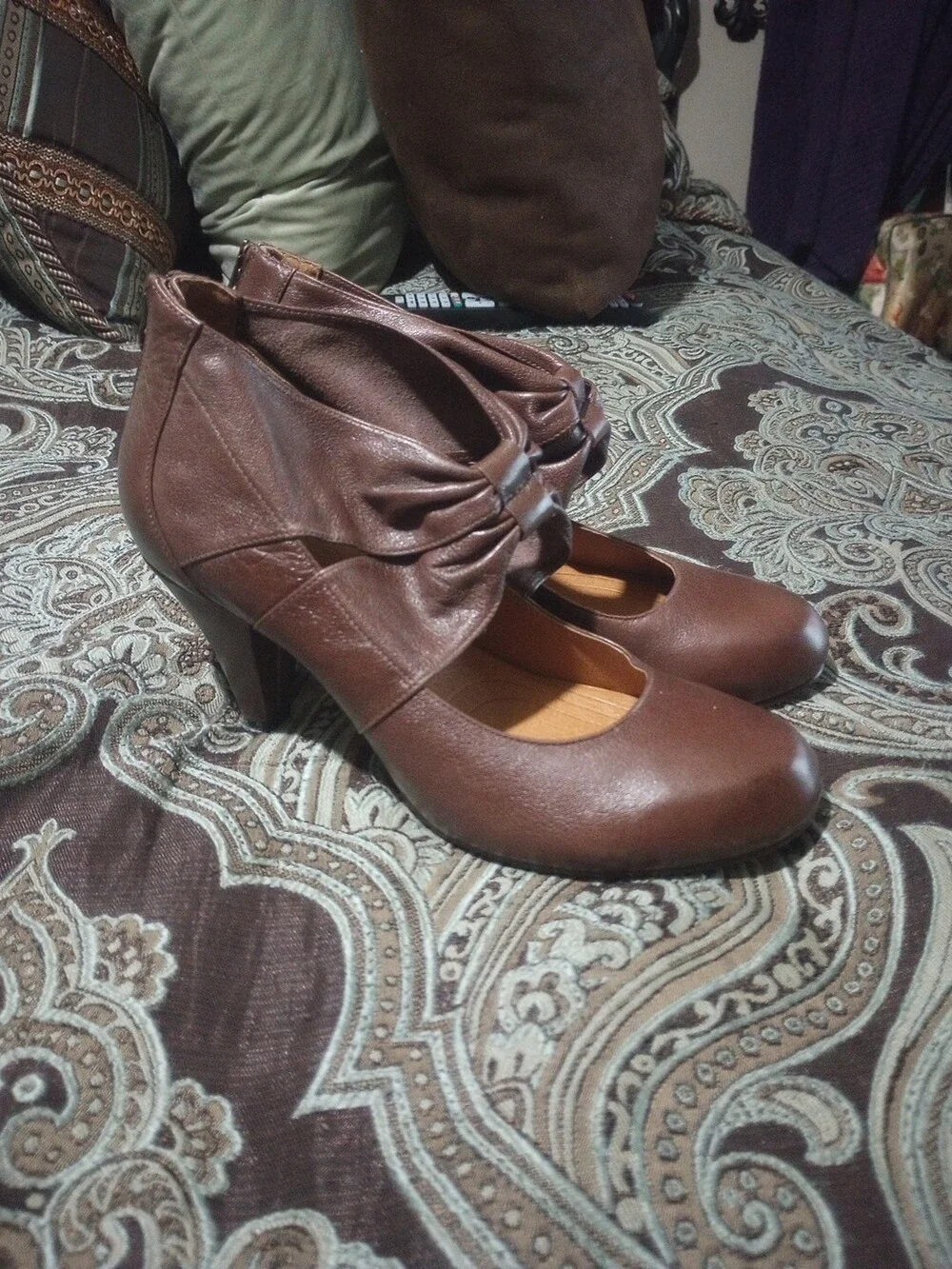 Indigo by Clarks Brown Leather Mary Jane Heeled Leather Shoes Size 7M Bow Retro